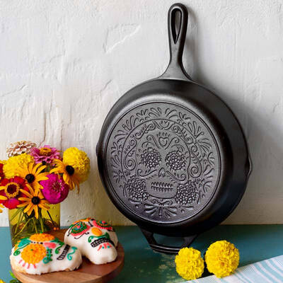 Lodge 1025 inch Cast iron Sugar Skull Skillet